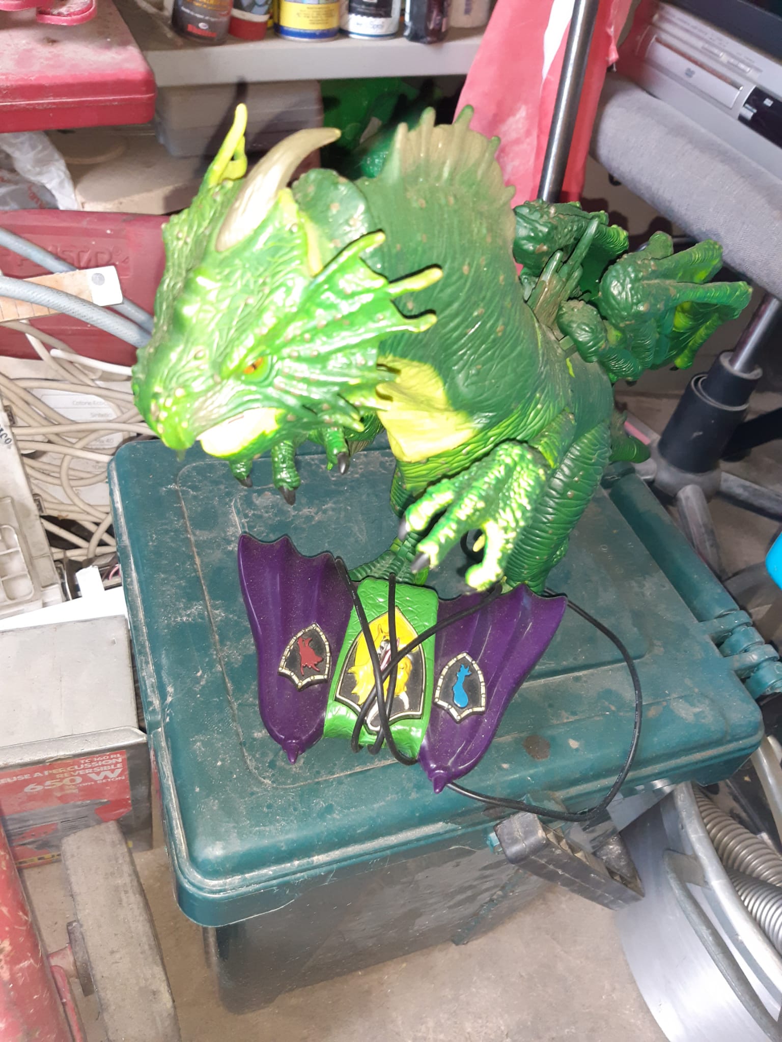 Spielzeugdrache mit Fernbedienung