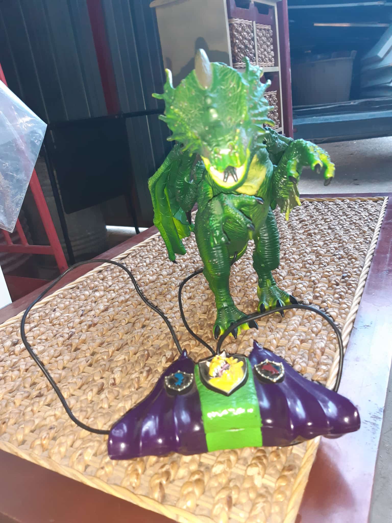 Grüner interaktiver Drache