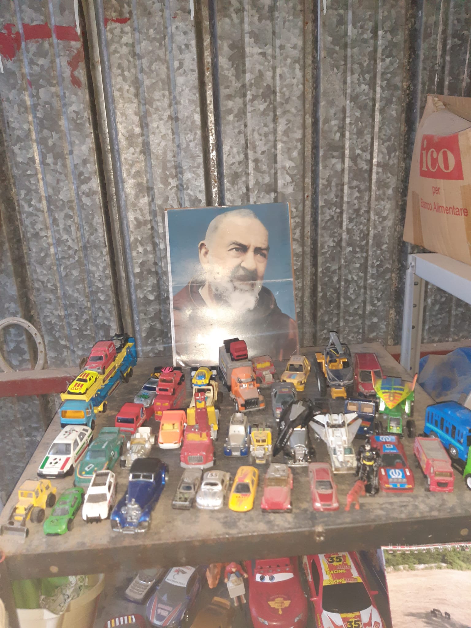 Buntes Spielzeugfahrzeug-Set